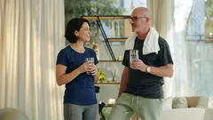 Camminare o allenarsi a casa: cosa è meglio per la vita quotidiana dopo i 40 anni?