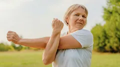 Come mantenere le ossa forti dopo i 40 anni: metodi semplici e scientificamente comprovati