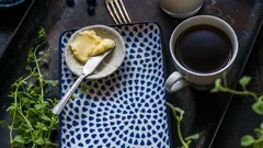 Perché si aggiunge il burro al caffè e perché questa tendenza sta diventando popolare tra gli amanti del caffè?